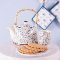 Porcelánová konvička se sítkem modrá kvítka - Ø 14*14 cm / 0,7L