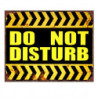 Černo-žlutá nástěnná kovová cedule Do Not Disturb - 25*1*20 cm