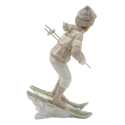 Dekorace socha chlapec v růžovém svetru na lyžích - 12*8*19 cm