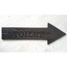 Litinová cedule nástěnná šipka Toilet - 29*10*1 cm