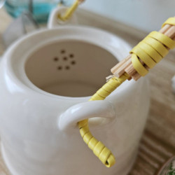 Bílá porcelánová konvička se sítkem na čaj - 18*14*12 cm / 0,8L