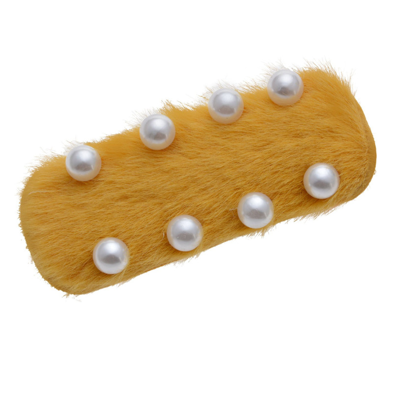 Žlutá chlupatá spona do vlasů s perličkami