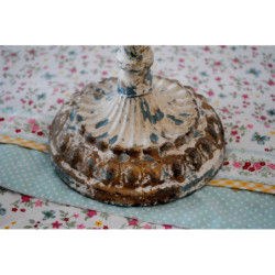 Vintage kovový svícen s patinou - Ø 13*36 cm