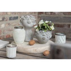 Obal na květináč v designu busty s květinovým věncem Tete - 17*17*25 cm